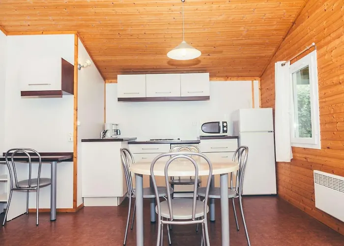 H Des Lacs 3p 4 Pers * مونكلار دو كيارْسي