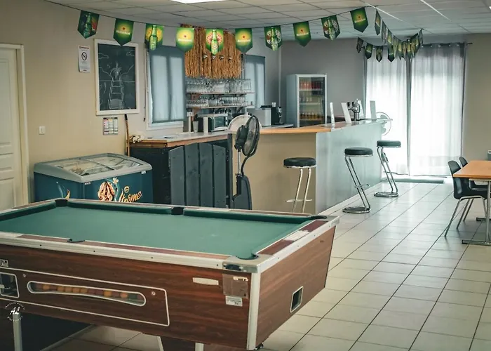 H Des Lacs 3p 4 Pers مونكلار دو كيارْسي