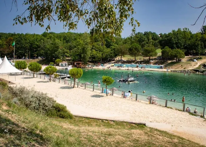 H Des Lacs 3p 4 Pers * مونكلار دو كيارْسي