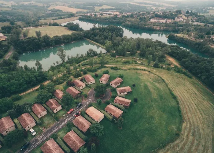 H Des Lacs 3p 4 Pers مونكلار دو كيارْسي